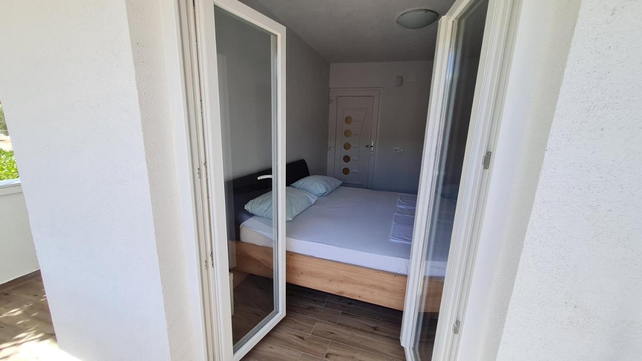 Apartmani Mlinar - Studio Apartment Grebastica Exterior photo